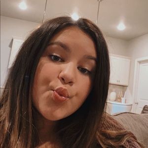 Meet your Posher, Mia